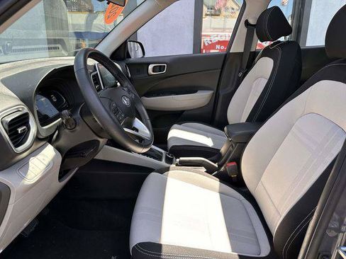 Certified 2025 Hyundai Venue SEL FWD image 15