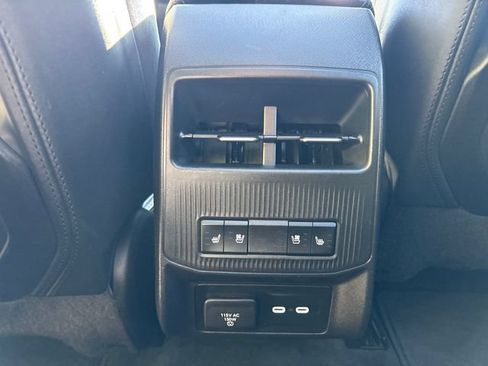 Used 2024 Jeep Wagoneer Launch Edition AWD/4WD image 18