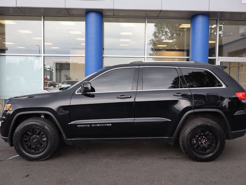 Used 2018 Jeep Grand Cherokee Laredo AWD/4WD image 2