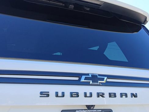Used 2024 Chevrolet Suburban Z71 w/ Luxury Package AWD/4WD image 33