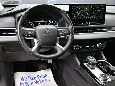 Used 2025 Mitsubishi Outlander SE AWD/4WD image 31