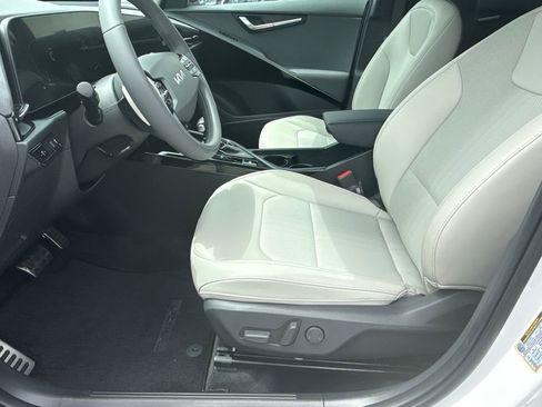 New 2025 Kia Niro EX Touring image 9