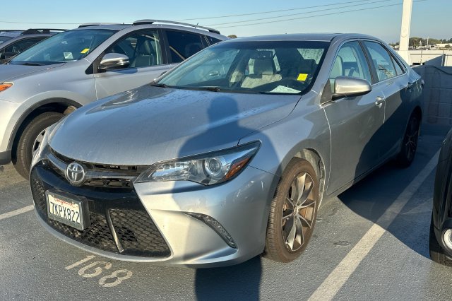 Used 2015 Toyota Camry XSE w/ Moonroof Package FWD image 2