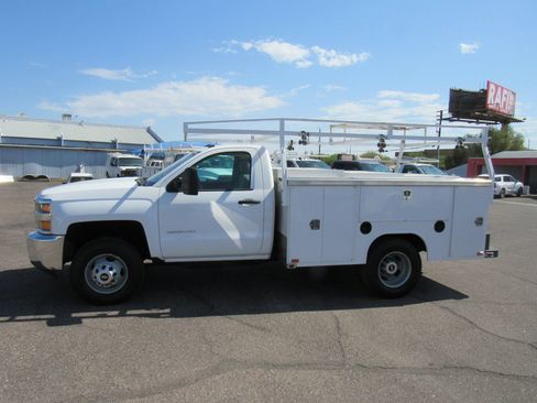 Used 2016 Chevrolet Silverado 3500 W/T RWD image 2