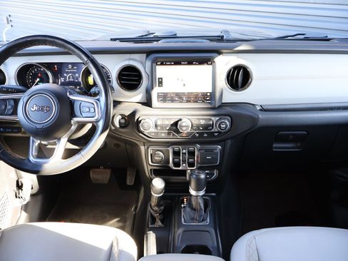 Used 2021 Jeep Wrangler Unlimited Sahara image 22