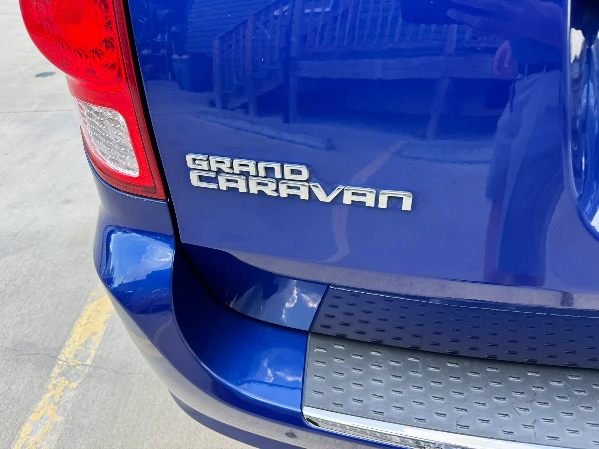 Used 2019 Dodge Grand Caravan SE w/ UConnect Hands-Free Group FWD image 8