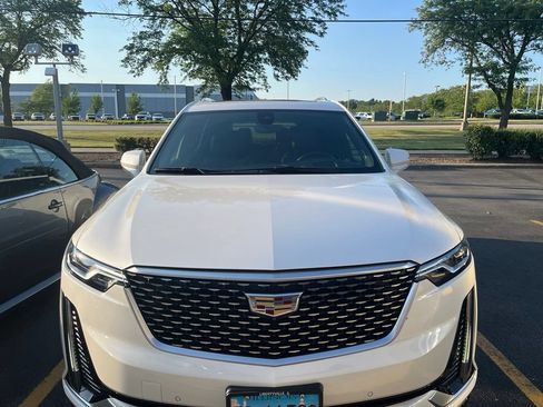 Used 2020 Cadillac XT6 Premium Luxury AWD/4WD image 2