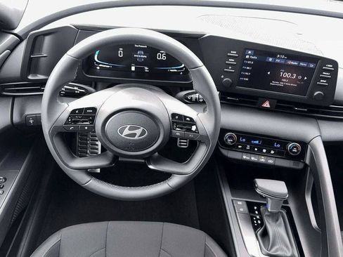 New 2026 Hyundai Elantra SEL Sport FWD image 17