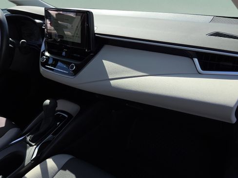 Used 2025 Toyota Corolla LE w/ Convenience Package image 32