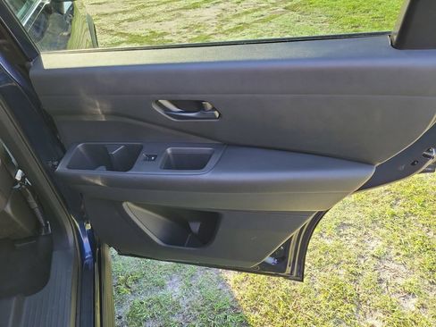 Used 2024 Nissan Pathfinder SV FWD image 35