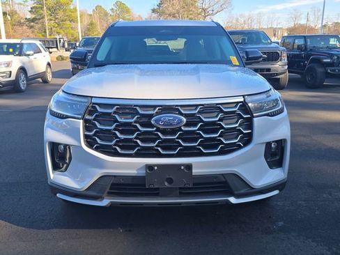 Used 2025 Ford Explorer Platinum w/ Ultimate Package image 8