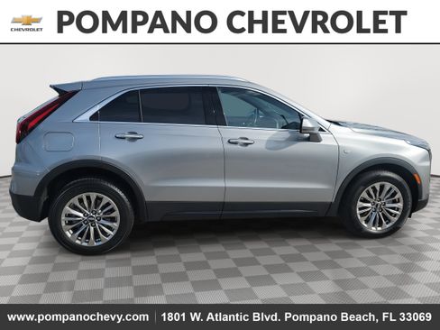 Used 2024 Cadillac XT4 Premium Luxury image 2
