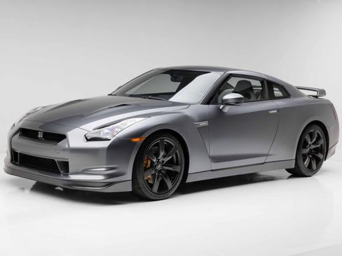 Used 2010 Nissan GT-R Premium AWD/4WD image 9