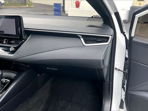 Used 2023 Toyota Corolla SE w/ SE Package image 24