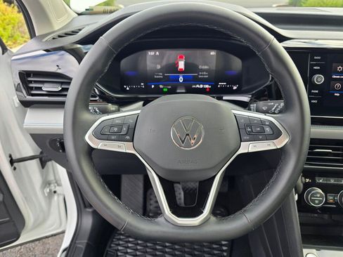 Used 2024 Volkswagen Taos SE AWD/4WD image 13