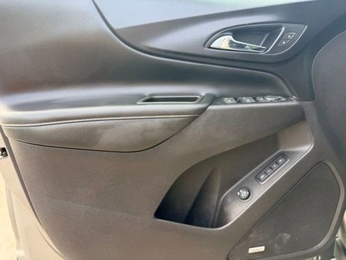 Used 2018 Chevrolet Equinox Premier w/ Infotainment II Package AWD/4WD image 19