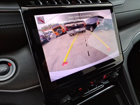 New 2025 Jeep Grand Cherokee Limited image 24