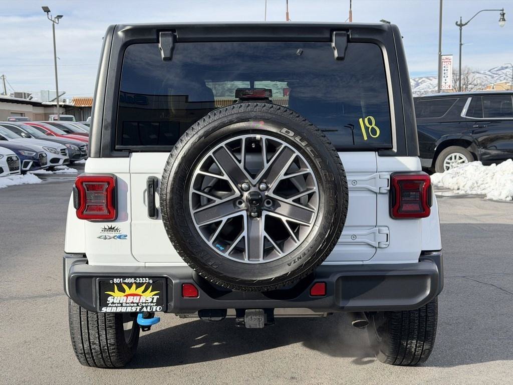 Used 2023 Jeep Wrangler Unlimited Sahara w/ Cold Weather Group AWD/4WD image 6