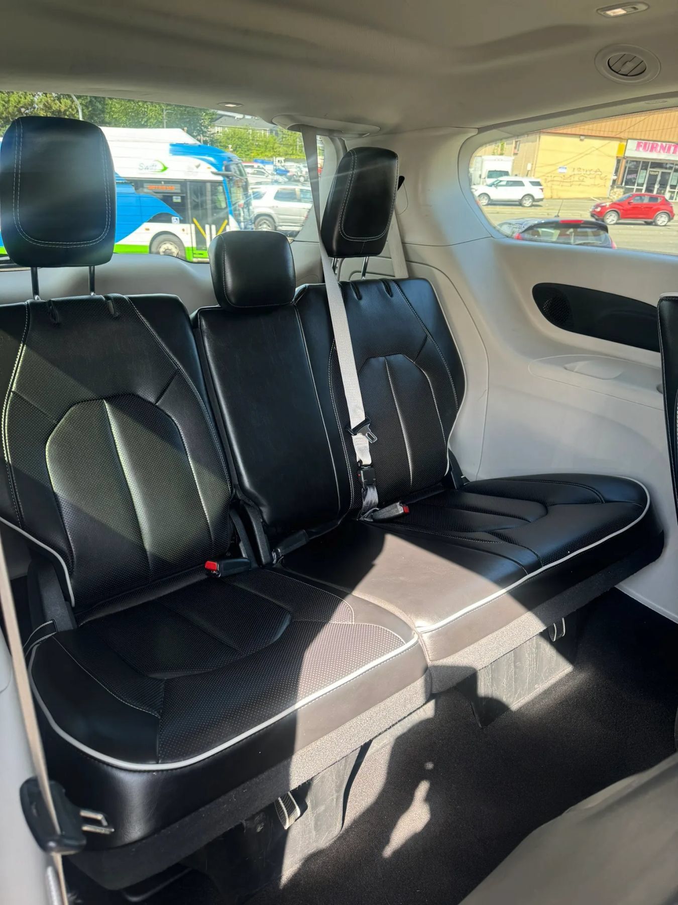 Used 2023 Chrysler Pacifica Limited FWD image 14