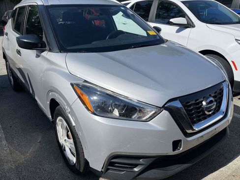 Used 2019 Nissan Kicks S FWD image 3