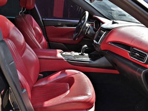 Used 2017 Maserati Levante image 23