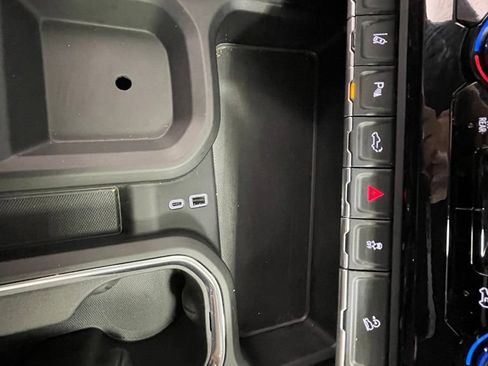 Used 2024 GMC Sierra 2500 Denali Ultimate AWD/4WD image 32