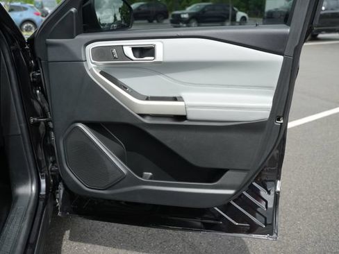 Used 2022 Ford Explorer XLT w/ Equipment Group 202A RWD image 21