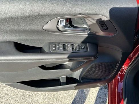 New 2026 Chrysler Pacifica Select image 21