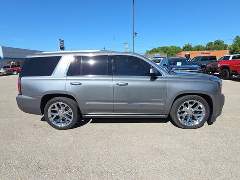Used 2020 GMC Yukon Denali w/ Denali Premium Package AWD/4WD image 9