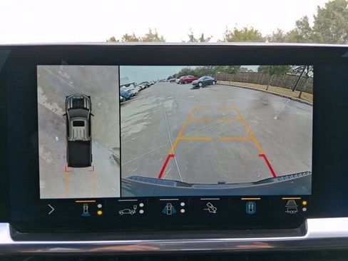 Used 2022 Chevrolet Silverado 1500 LT Trail Boss w/ LT Trail Boss Premium Package image 9