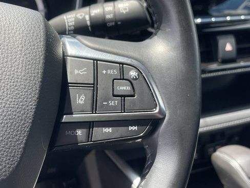 Used 2021 Toyota Highlander XSE FWD image 30