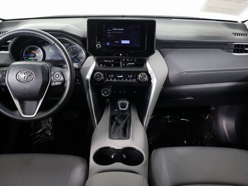 Used 2023 Toyota Venza LE image 8