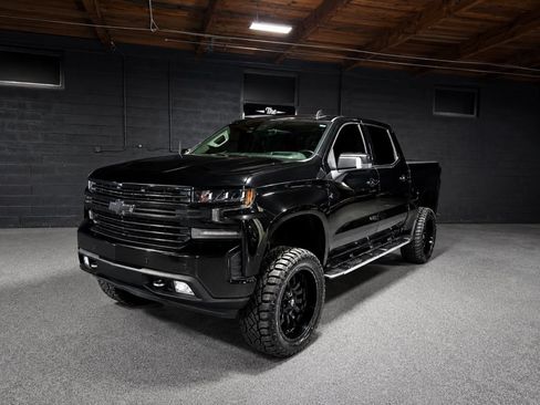 Used 2019 Chevrolet Silverado 1500 High Country w/ Technology Package AWD/4WD image 1