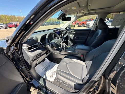 Used 2026 Toyota Highlander XLE AWD/4WD image 13
