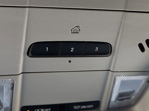 Used 2023 GMC Acadia SLT FWD image 10