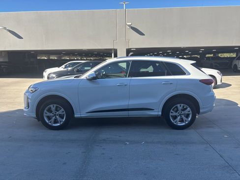 Certified 2025 Audi Q5 Premium w/ Convenience Package image 9