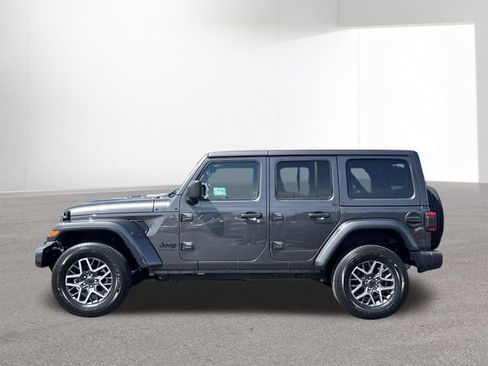 Used 2025 Jeep Wrangler Unlimited Sahara AWD/4WD image 14
