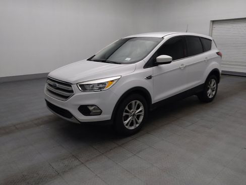 Used 2019 Ford Escape SE FWD image 2