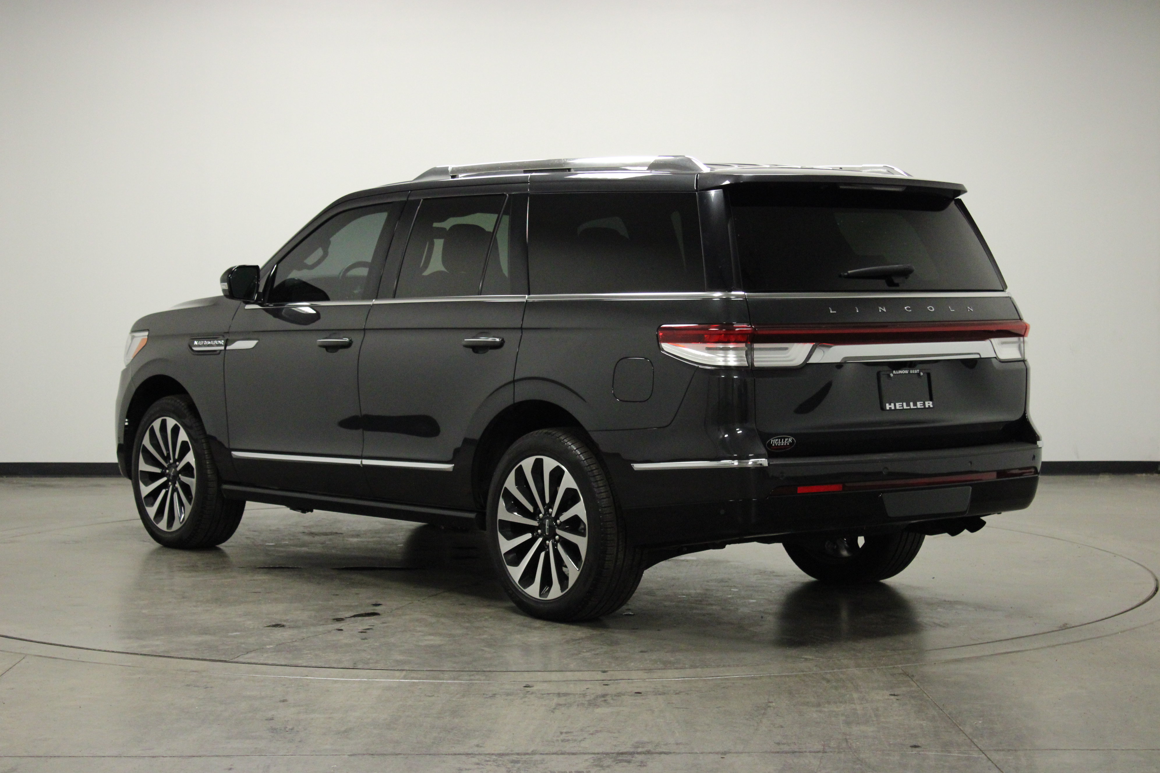 Used 2024 Lincoln Navigator Reserve AWD/4WD image 6
