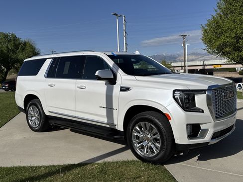 Used 2024 GMC Yukon XL Denali w/ Advanced Technology Package AWD/4WD image 10