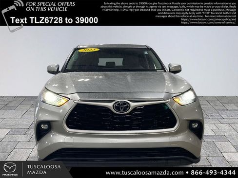 Used 2023 Toyota Highlander LE image 2