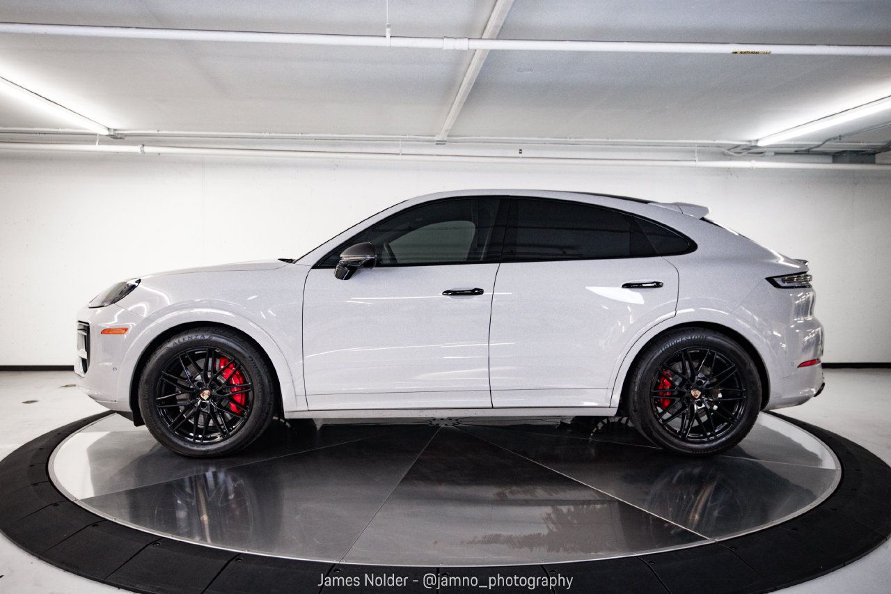 Certified 2024 Porsche Cayenne S AWD/4WD image 2