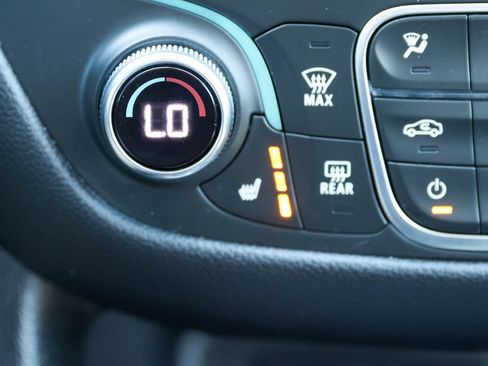 Used 2024 Chevrolet Equinox LT FWD image 18