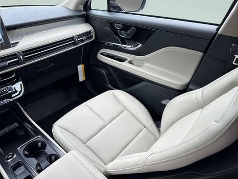 New 2026 Lincoln Corsair Premiere FWD image 25