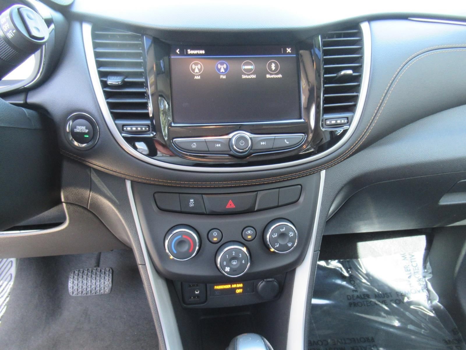 Used 2020 Chevrolet Trax LT w/ LT Convenience Package FWD image 24