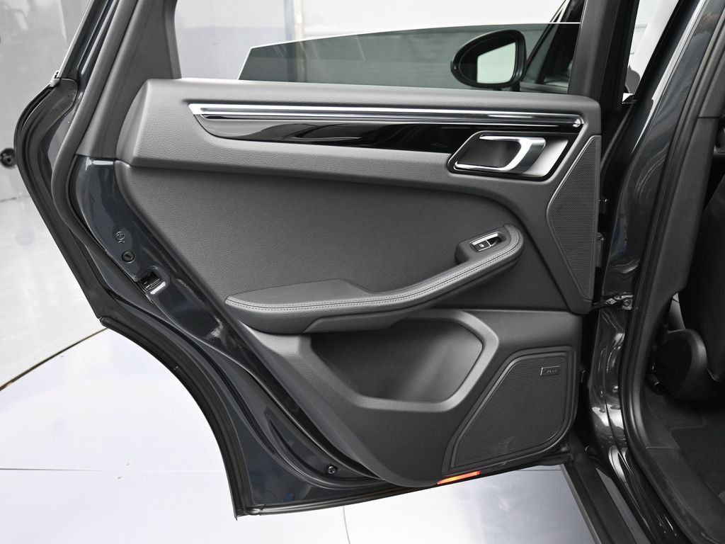 Certified 2026 Porsche Macan AWD/4WD image 22