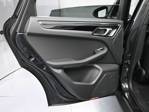 Certified 2026 Porsche Macan AWD/4WD image 22