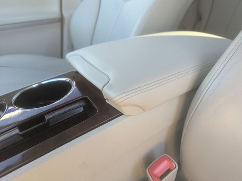 Used 2012 Toyota Venza XLE image 29