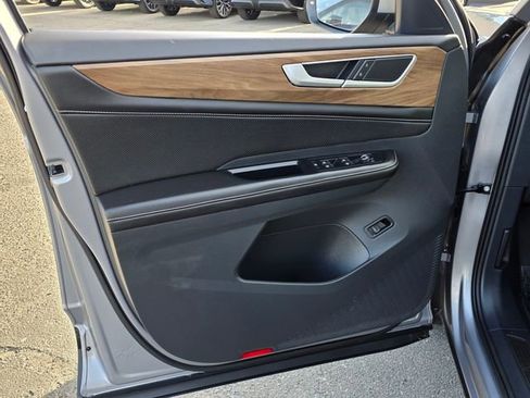 Used 2024 Volkswagen Atlas SE image 25