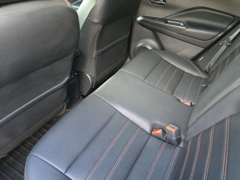 Used 2020 Nissan Kicks SR w/ SR Premium Package FWD image 11